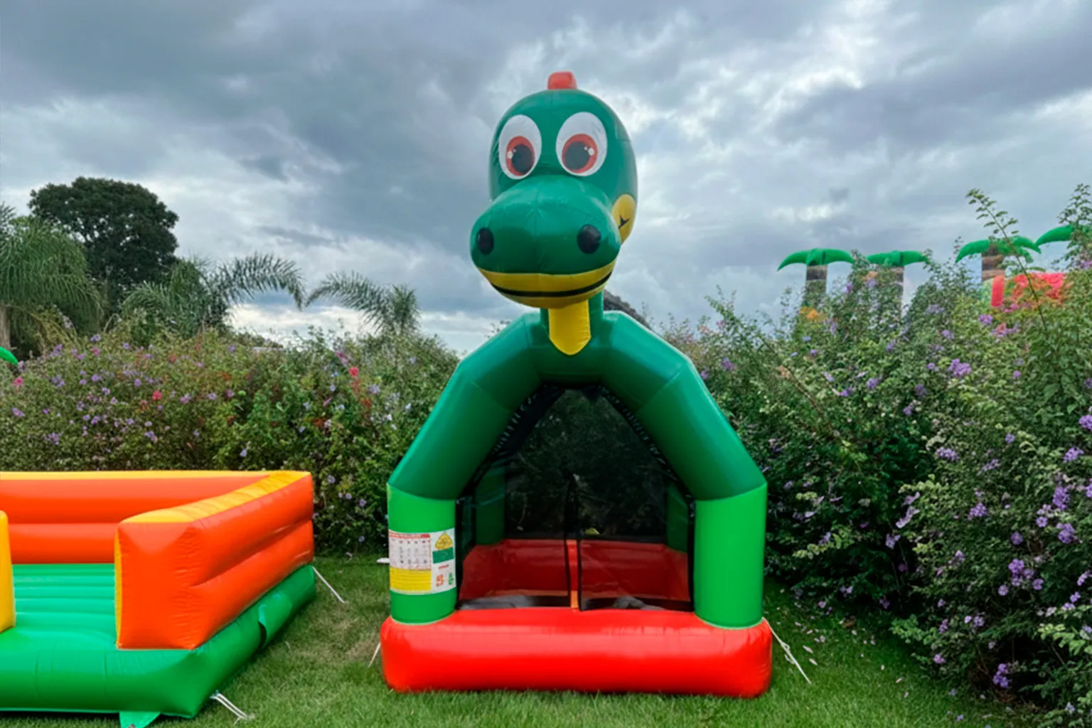 Piscina Dino — brinquedo pequeno para festa no Rio de Janeiro