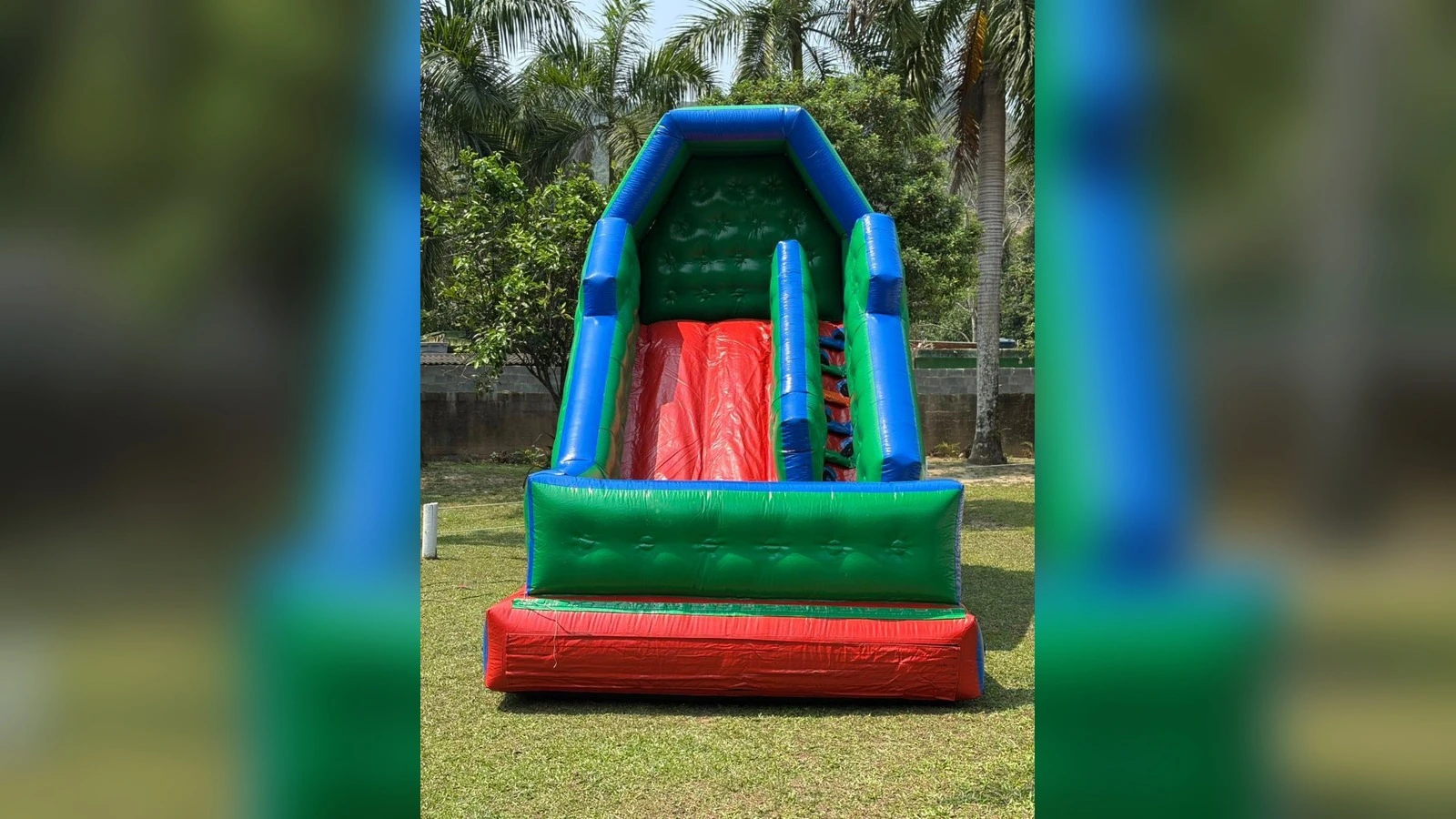 Tobogã Premium — escorregador inflável grande para eventos no Rio de Janeiro